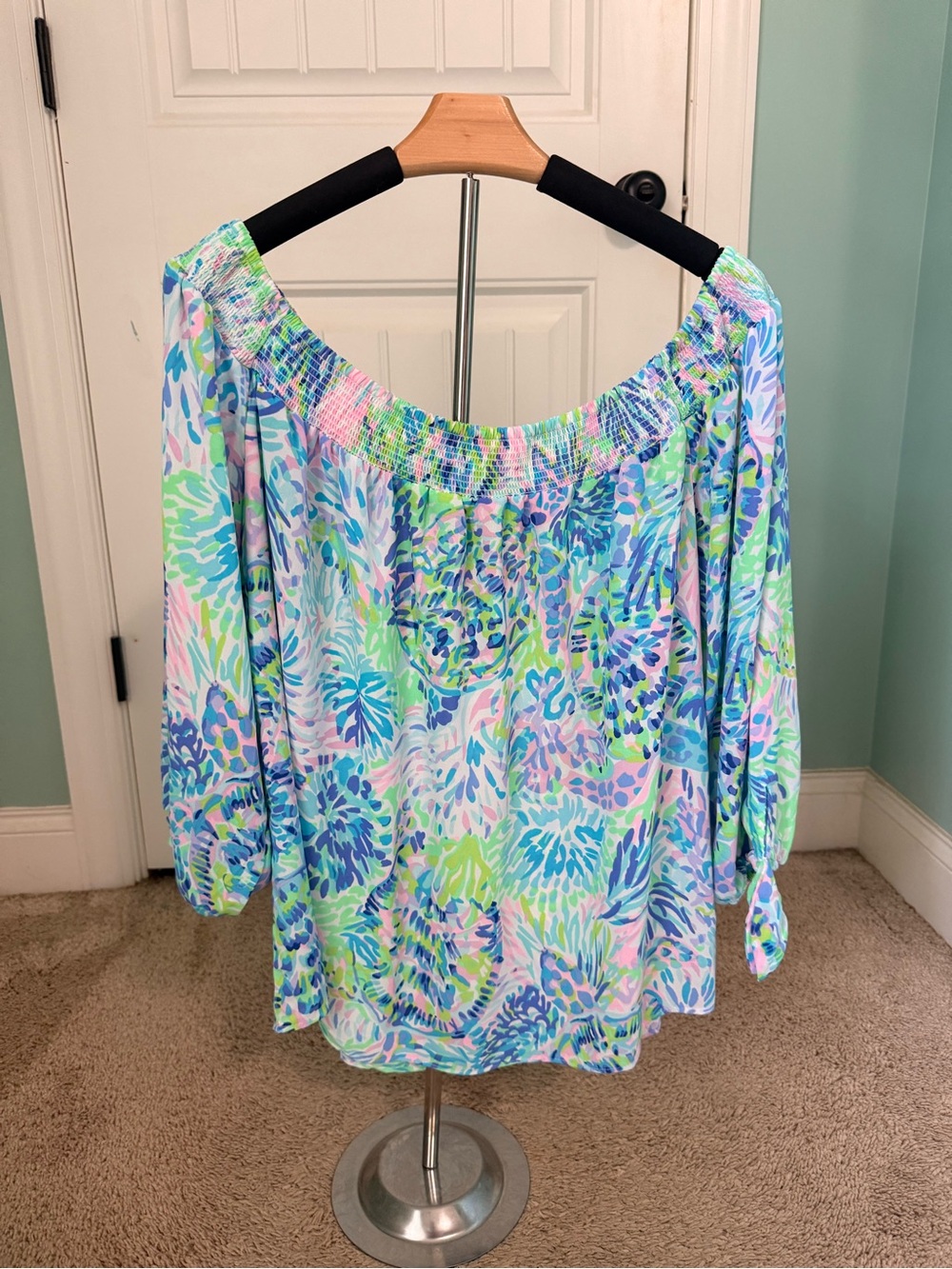 LILLY PULITZER Maryellen Off the Shoulder Top in Multi Shell of a Party - XL - Picture 2 of 6